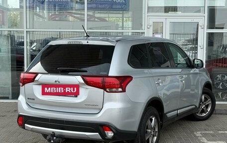 Mitsubishi Outlander III рестайлинг 3, 2015 год, 1 649 000 рублей, 2 фотография