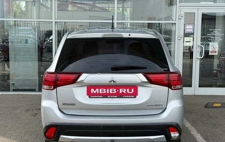 Mitsubishi Outlander III рестайлинг 3, 2015 год, 1 649 000 рублей, 4 фотография