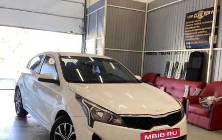 KIA Rio IV, 2022 год, 1 860 000 рублей, 2 фотография