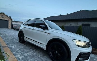 Volkswagen Tiguan II, 2020 год, 2 400 000 рублей, 1 фотография