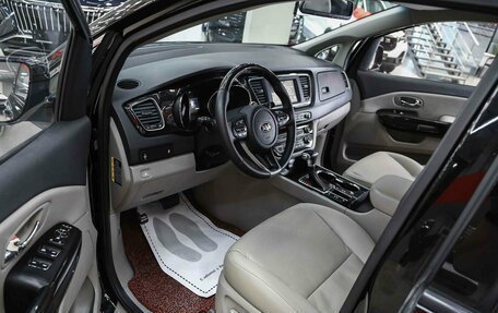 KIA Carnival III, 2018 год, 2 690 000 рублей, 10 фотография