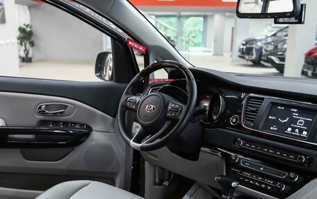 KIA Carnival III, 2018 год, 2 690 000 рублей, 12 фотография