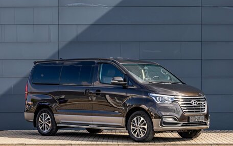 Hyundai Grand Starex Grand Starex I рестайлинг 2, 2020 год, 3 195 000 рублей, 3 фотография