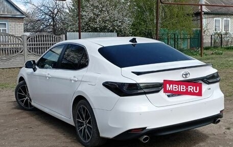 Toyota Camry, 2022 год, 3 500 000 рублей, 2 фотография