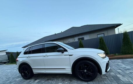 Volkswagen Tiguan II, 2020 год, 2 400 000 рублей, 2 фотография