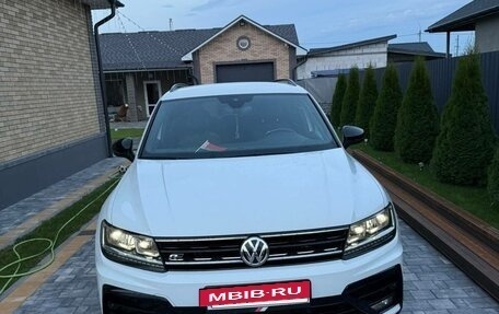 Volkswagen Tiguan II, 2020 год, 2 400 000 рублей, 10 фотография