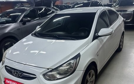 Hyundai Solaris II рестайлинг, 2011 год, 420 000 рублей, 2 фотография