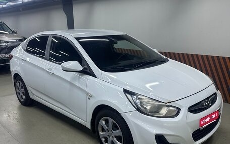 Hyundai Solaris II рестайлинг, 2011 год, 420 000 рублей, 3 фотография