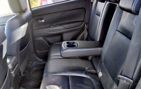 Mitsubishi Outlander III рестайлинг 3, 2015 год, 1 720 000 рублей, 8 фотография