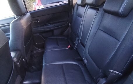 Mitsubishi Outlander III рестайлинг 3, 2015 год, 1 720 000 рублей, 9 фотография