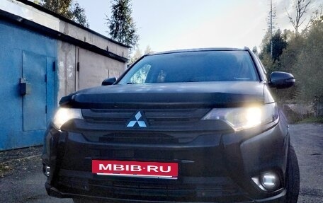 Mitsubishi Outlander III рестайлинг 3, 2015 год, 1 720 000 рублей, 2 фотография
