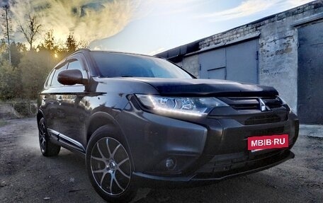 Mitsubishi Outlander III рестайлинг 3, 2015 год, 1 720 000 рублей, 4 фотография