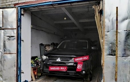 Mitsubishi Outlander III рестайлинг 3, 2015 год, 1 720 000 рублей, 14 фотография