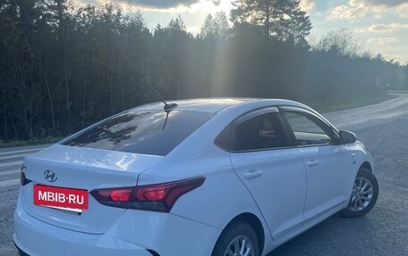 Hyundai Solaris II рестайлинг, 2021 год, 1 900 000 рублей, 3 фотография