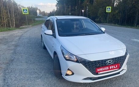 Hyundai Solaris II рестайлинг, 2021 год, 1 900 000 рублей, 2 фотография