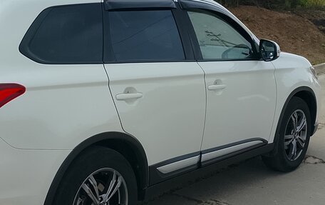 Mitsubishi Outlander III рестайлинг 3, 2018 год, 1 820 000 рублей, 3 фотография