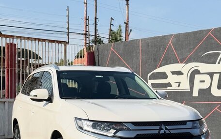 Mitsubishi Outlander III рестайлинг 3, 2022 год, 1 990 000 рублей, 4 фотография