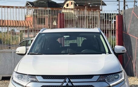 Mitsubishi Outlander III рестайлинг 3, 2022 год, 1 990 000 рублей, 2 фотография