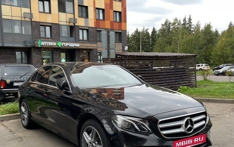 Mercedes-Benz E-Класс, 2018 год, 2 600 000 рублей, 3 фотография