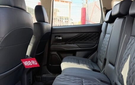 Mitsubishi Outlander III рестайлинг 3, 2022 год, 1 990 000 рублей, 12 фотография