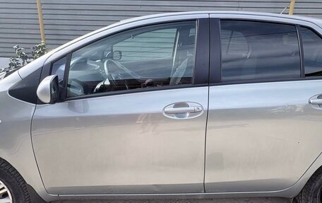 Toyota Yaris III рестайлинг, 2006 год, 550 000 рублей, 3 фотография