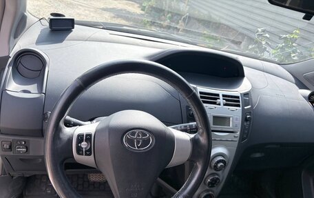 Toyota Yaris III рестайлинг, 2006 год, 550 000 рублей, 11 фотография