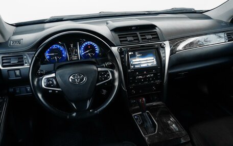 Toyota Camry, 2017 год, 2 390 000 рублей, 13 фотография
