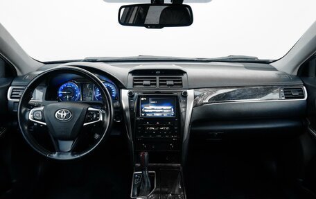 Toyota Camry, 2017 год, 2 390 000 рублей, 24 фотография