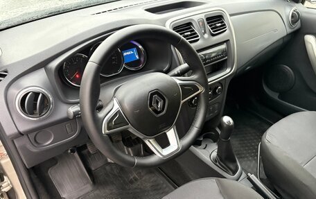 Renault Logan II, 2018 год, 700 000 рублей, 7 фотография
