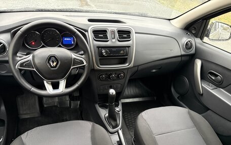 Renault Logan II, 2018 год, 700 000 рублей, 8 фотография