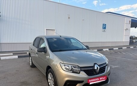 Renault Logan II, 2018 год, 700 000 рублей, 3 фотография
