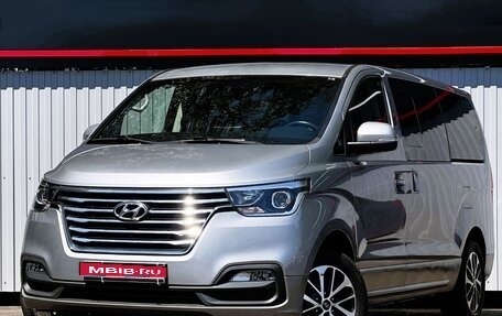 Hyundai Grand Starex Grand Starex I рестайлинг 2, 2019 год, 3 997 000 рублей, 1 фотография