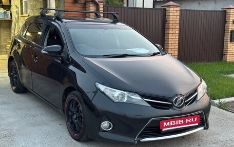 Toyota Auris II, 2012 год, 940 000 рублей, 2 фотография