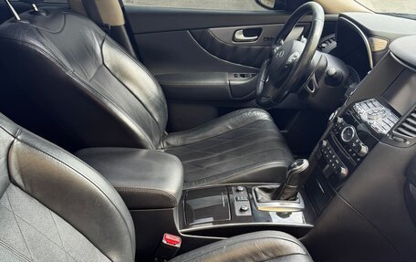 Infiniti QX70, 2015 год, 2 450 000 рублей, 15 фотография