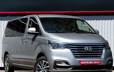 Hyundai Grand Starex Grand Starex I рестайлинг 2, 2019 год, 3 997 000 рублей, 3 фотография
