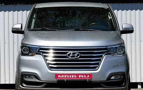 Hyundai Grand Starex Grand Starex I рестайлинг 2, 2019 год, 3 997 000 рублей, 2 фотография