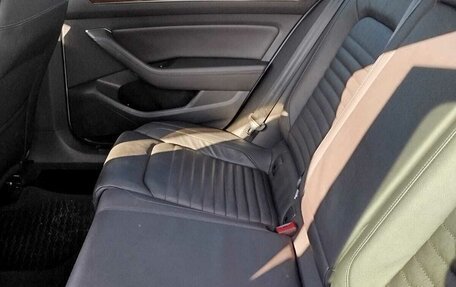 Volkswagen Passat B8 рестайлинг, 2019 год, 1 800 000 рублей, 8 фотография