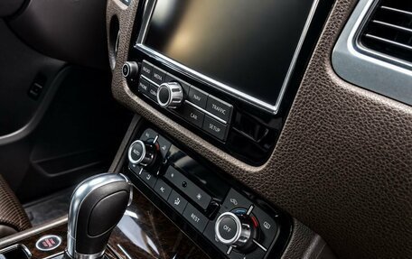 Volkswagen Touareg III, 2011 год, 2 179 000 рублей, 15 фотография