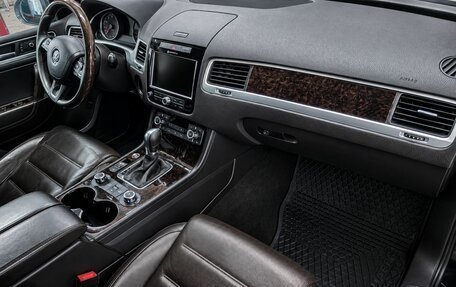 Volkswagen Touareg III, 2011 год, 2 179 000 рублей, 11 фотография