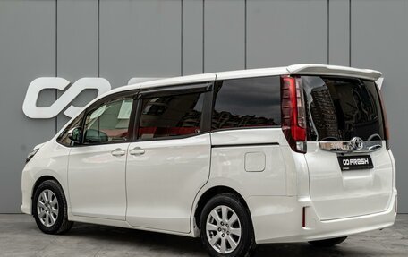 Toyota Noah III, 2015 год, 1 760 000 рублей, 2 фотография