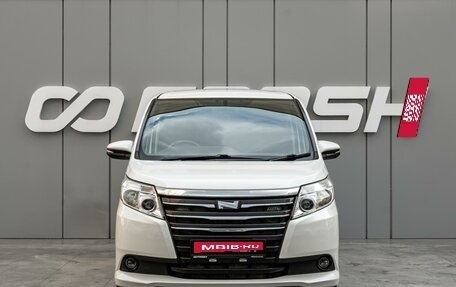 Toyota Noah III, 2015 год, 1 760 000 рублей, 3 фотография