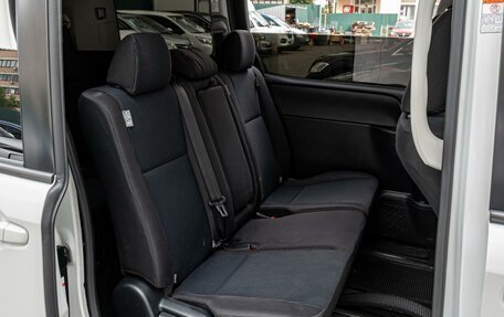 Toyota Noah III, 2015 год, 1 760 000 рублей, 10 фотография