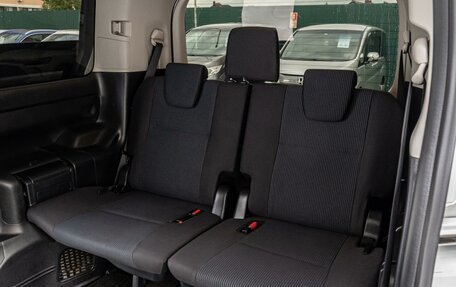 Toyota Noah III, 2015 год, 1 760 000 рублей, 9 фотография