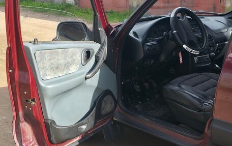 Chevrolet Niva I рестайлинг, 2004 год, 170 000 рублей, 8 фотография
