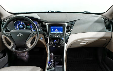 Hyundai Sonata VI, 2011 год, 949 000 рублей, 14 фотография
