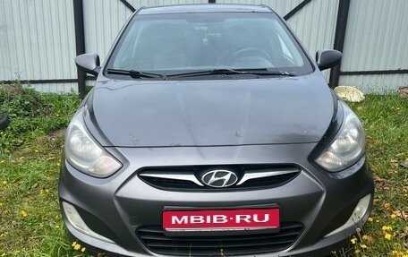 Hyundai Solaris II рестайлинг, 2012 год, 440 000 рублей, 1 фотография