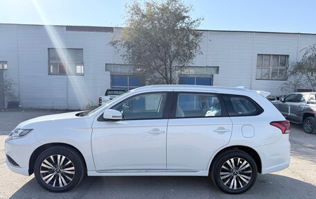Mitsubishi Outlander III рестайлинг 3, 2022 год, 3 100 000 рублей, 3 фотография