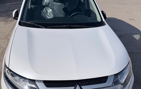 Mitsubishi Outlander III рестайлинг 3, 2022 год, 3 100 000 рублей, 7 фотография