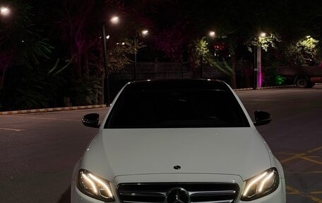 Mercedes-Benz E-Класс, 2020 год, 3 600 000 рублей, 2 фотография