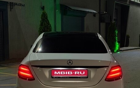 Mercedes-Benz E-Класс, 2020 год, 3 600 000 рублей, 4 фотография